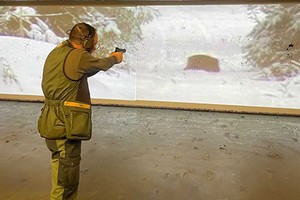 Kurzwaffenschießen für Fortgeschrittene im Schießkino