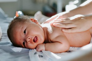 Babymassage DIE Juni